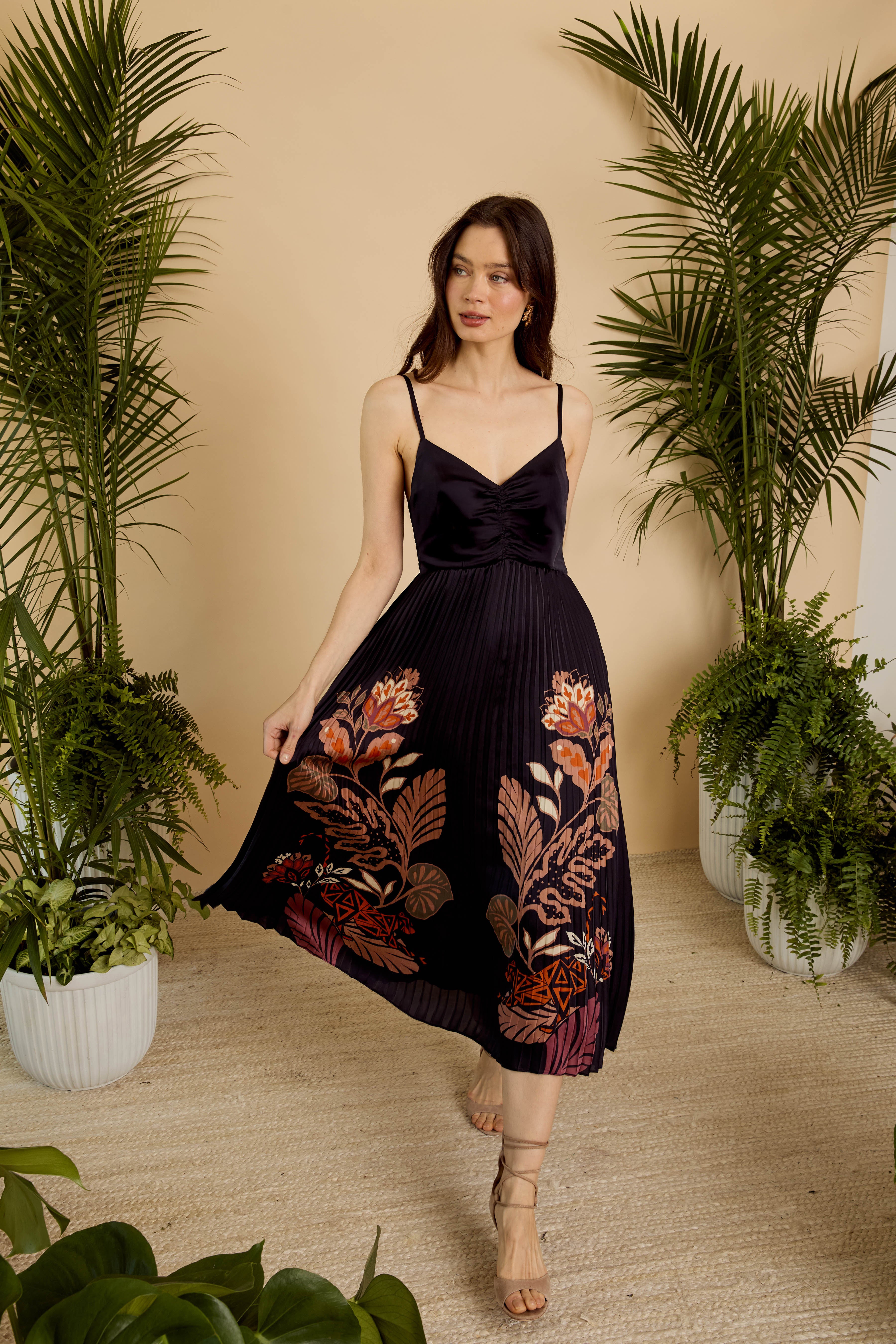 Donna Dress in Crouching Cheetah Black